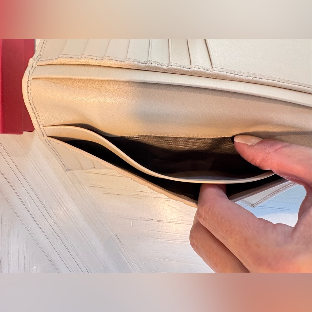 Authentic Salvatore Ferragamo Gancini Continental Leather Wallet - New in Box - Picture 7 of 16